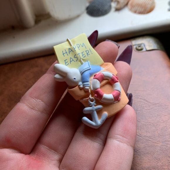 Vintage Hallmark Happy Easter Pin Anchor Life‎ Preserver Bunny - Picture 4 of 5